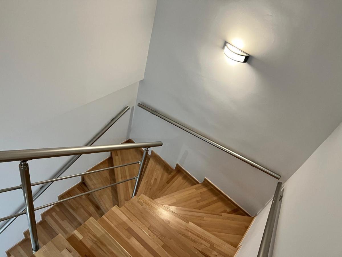 Kontis' Deluxe Furnished Apartment 路特奇 外观 照片
