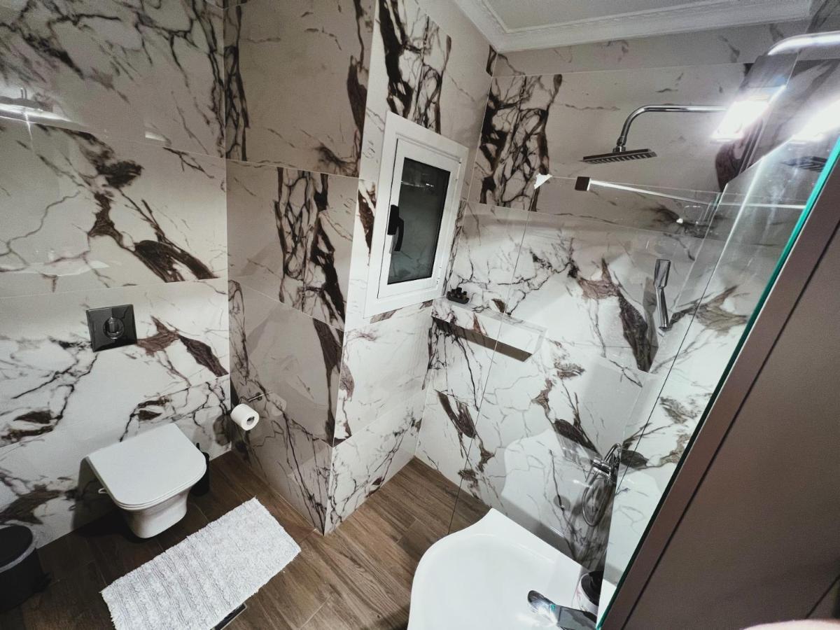 Kontis' Deluxe Furnished Apartment 路特奇 外观 照片