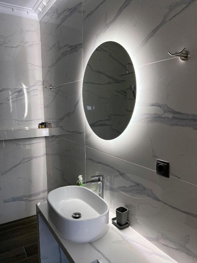 Kontis' Deluxe Furnished Apartment 路特奇 外观 照片