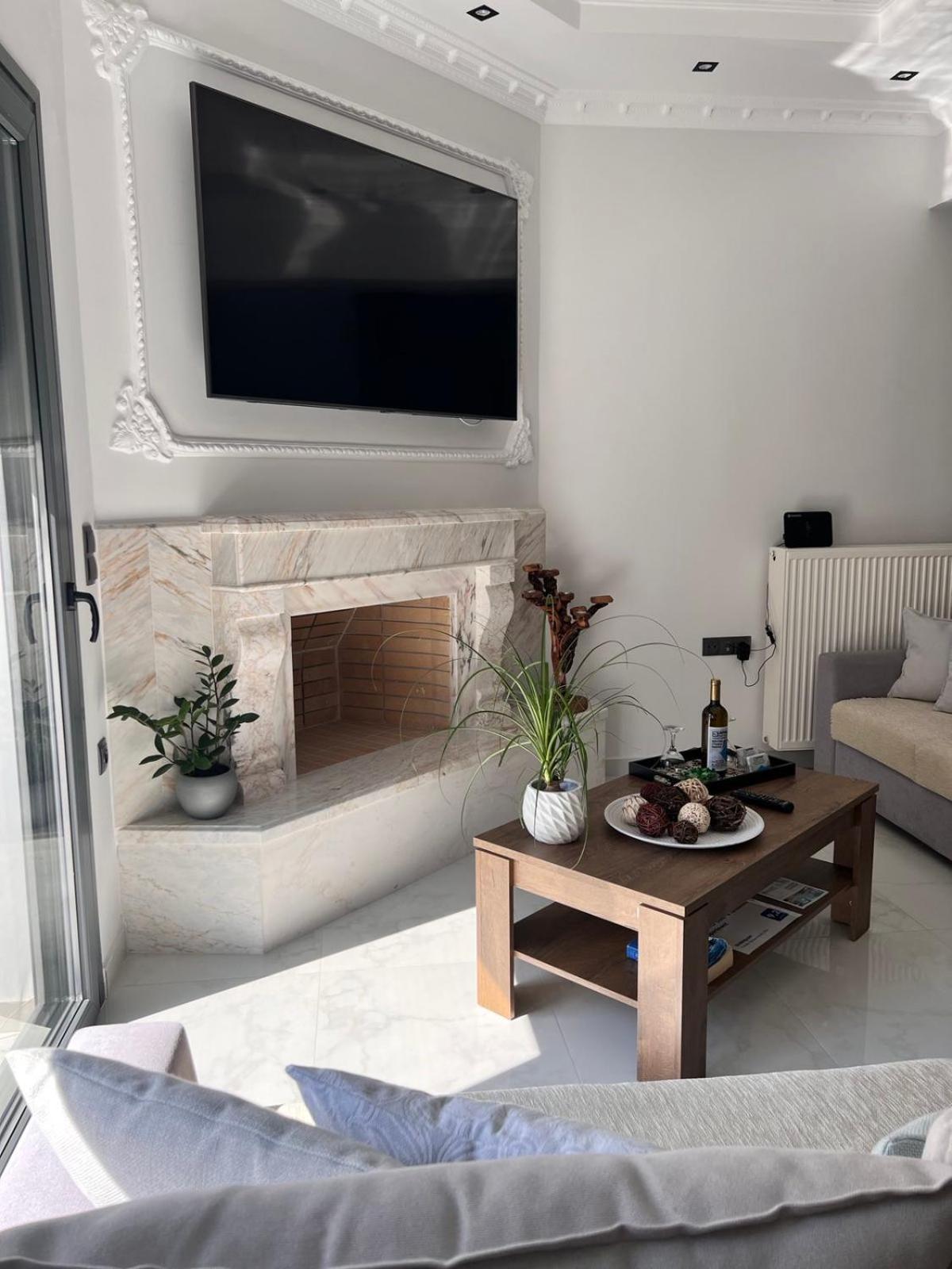 Kontis' Deluxe Furnished Apartment 路特奇 外观 照片