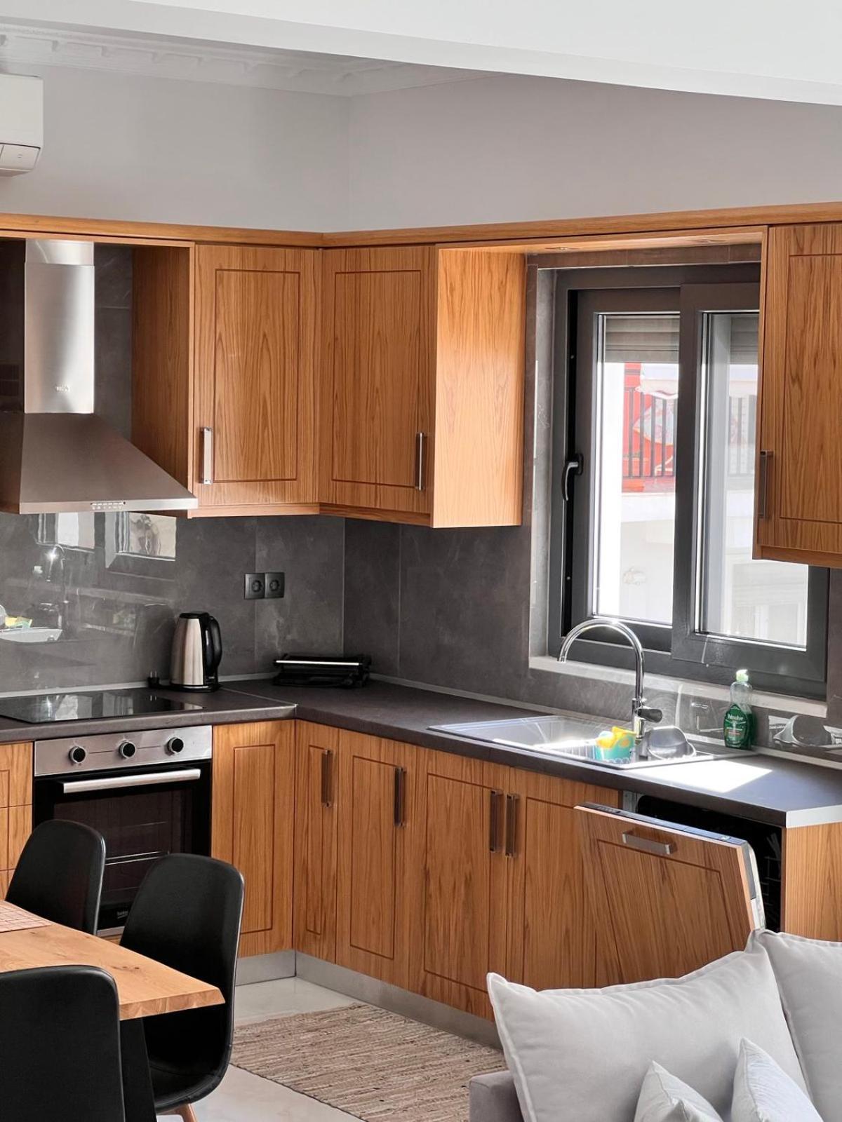 Kontis' Deluxe Furnished Apartment 路特奇 外观 照片