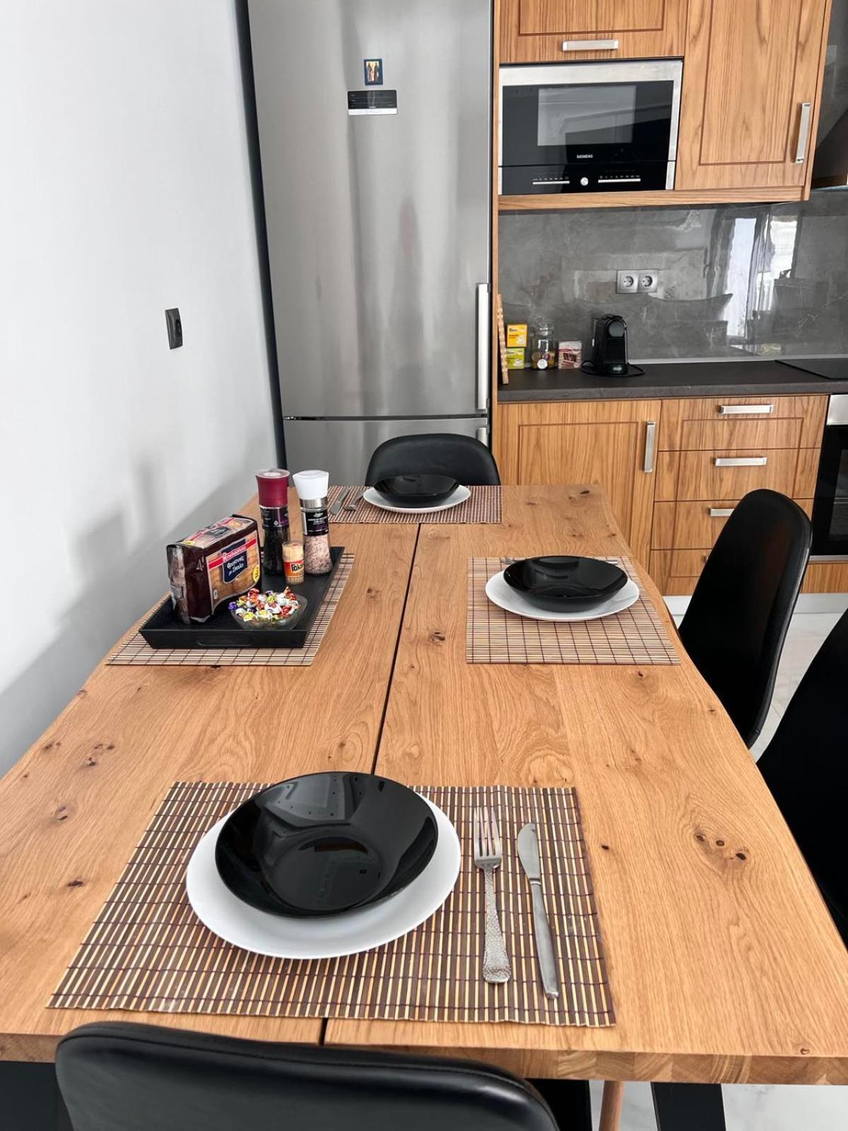 Kontis' Deluxe Furnished Apartment 路特奇 外观 照片