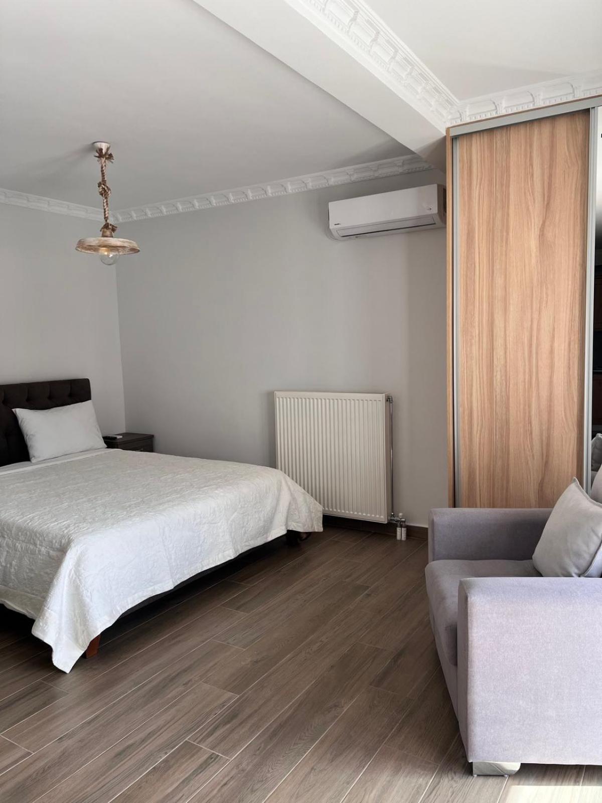 Kontis' Deluxe Furnished Apartment 路特奇 外观 照片
