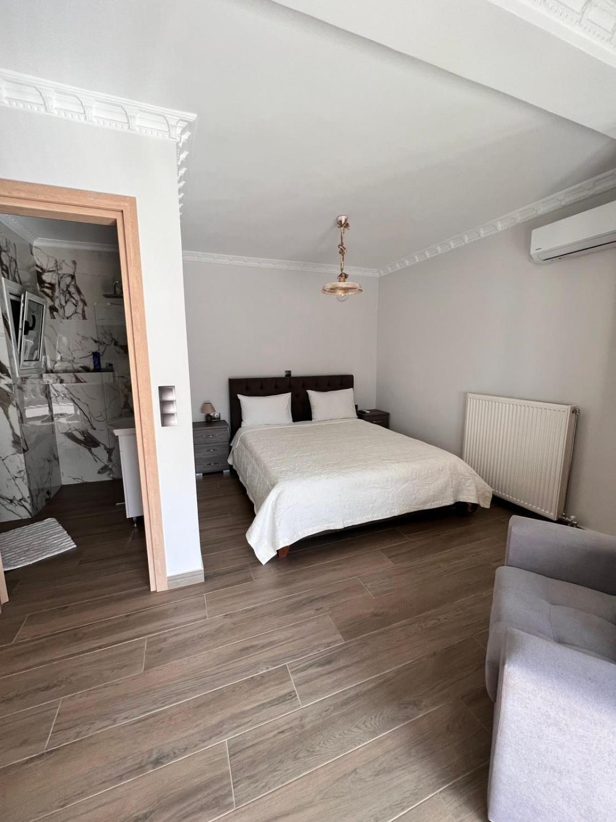 Kontis' Deluxe Furnished Apartment 路特奇 外观 照片