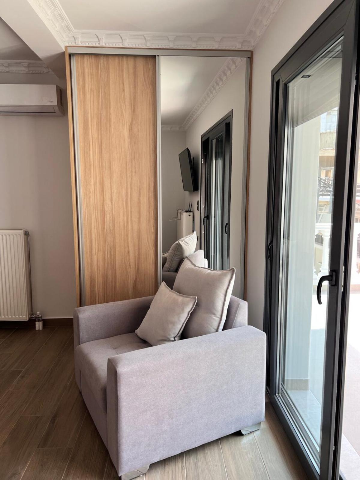 Kontis' Deluxe Furnished Apartment 路特奇 外观 照片